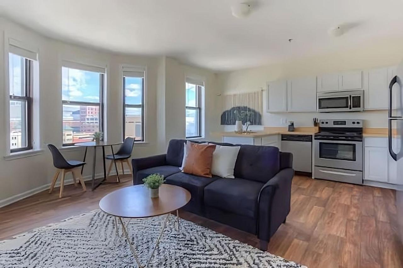 Perfect 1Br In Prime Location & View Of Stadiums Detroit Esterno foto
